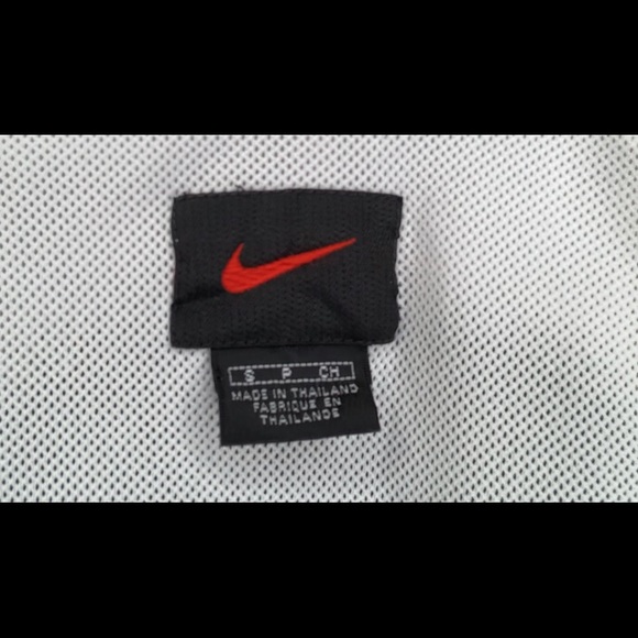 SOLD Nike • Throwback / Vintage Windbreaker - Picture 3 of 6